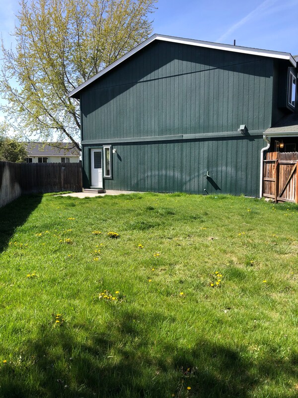 Building Photo - 550 NE Negus Loop