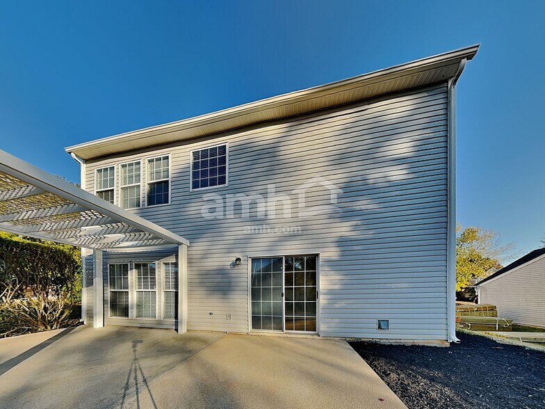 Building Photo - 100 Grayhawk Way