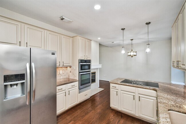 Building Photo - 1506 Forest Home Dr