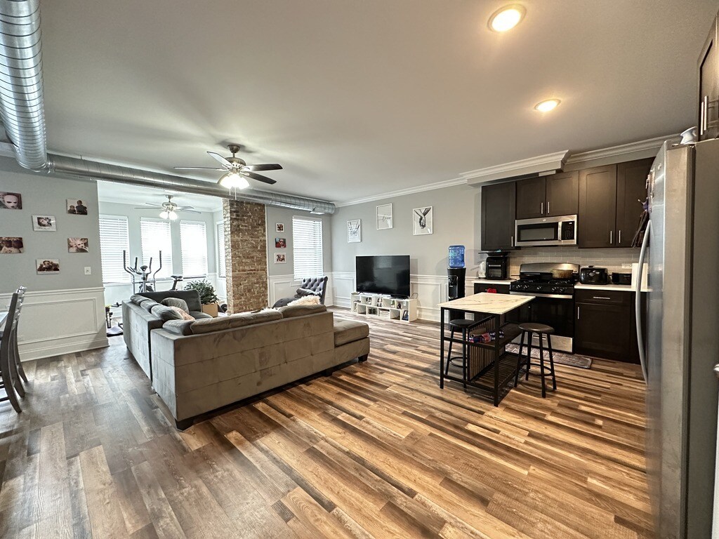 Building Photo - 4117 S Michigan Ave