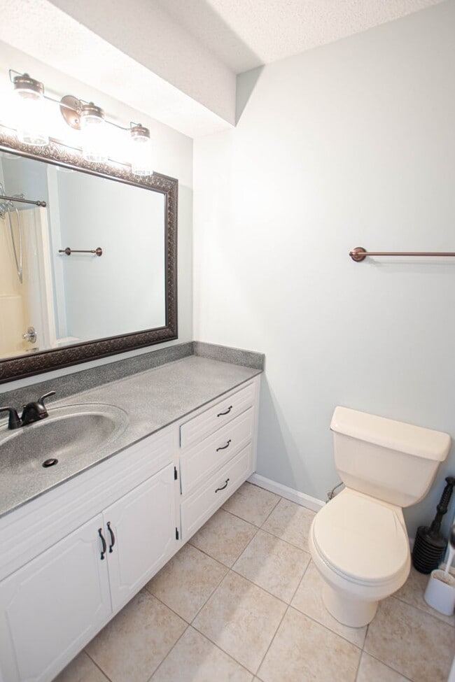 Building Photo - Pet Friendly Four Bedroom with Basement!