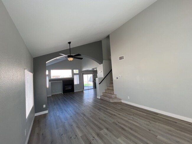 Building Photo - Beautiful modern 2 story home located in N...