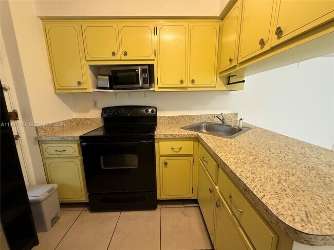 Building Photo - 1620 West Ave