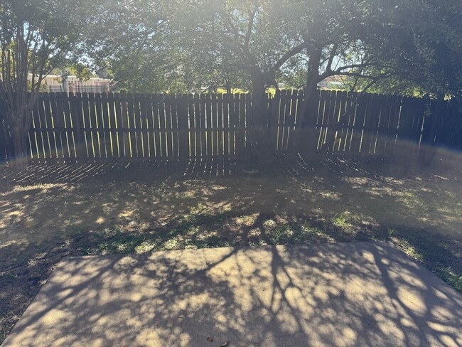 Building Photo - 3955 Ledbetter Dr