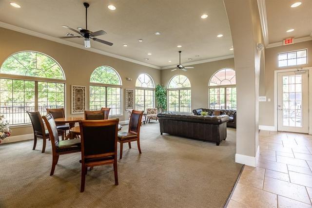 Building Photo - 2813 Sheridan Dr