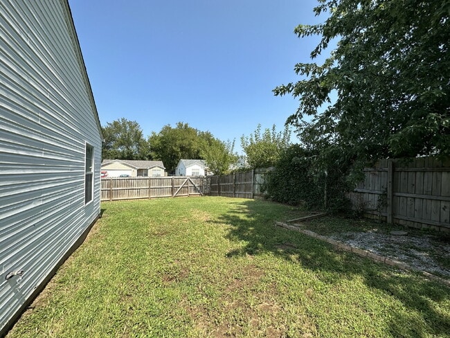 Building Photo - 1306 Cresent St