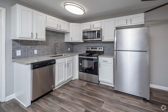 1BR, 1BA - 588SF - Kitchen - Maple Creek Apartments