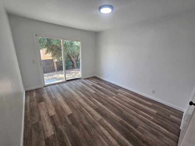 Building Photo - 2 Bedroom 1 Bath Apartment for Rent in Corning!