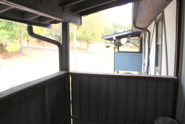 Building Photo - 1 Bed/ 1 Bath Condo! Harding / Southern Hills Area! Pets ok!