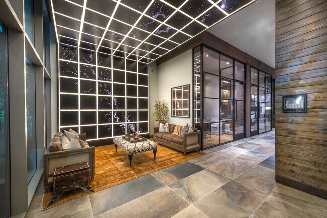 Building Photo - Luxuriously Rustic Paradise