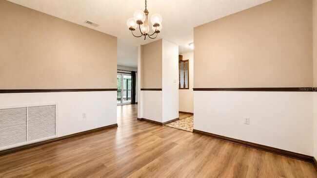 Building Photo - 35025 Raintree Dr