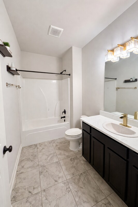 Building Photo - 1513 R. Esplanade