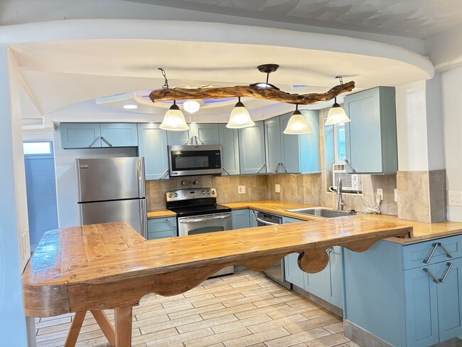 Building Photo - Three Bedroom Home
