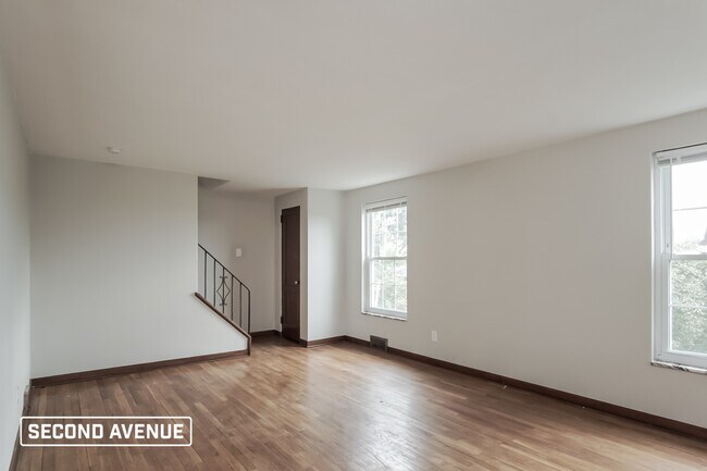 Building Photo - 125 Marion St