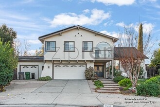 Building Photo - 2025 Park Royal Dr