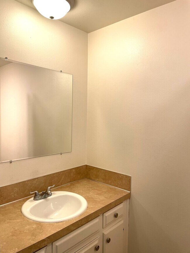 Building Photo - 4932-4942 Elkhorn Ct SE Salem, OR 97317