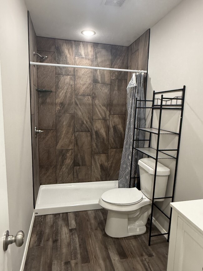 Building Photo - 406 S Ash