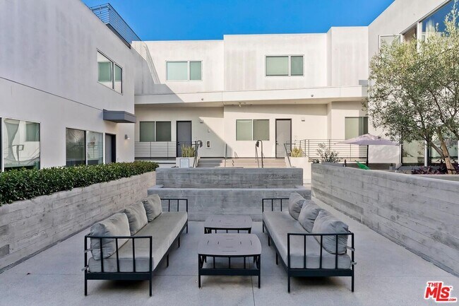 Building Photo - 957 Figueroa Terrace