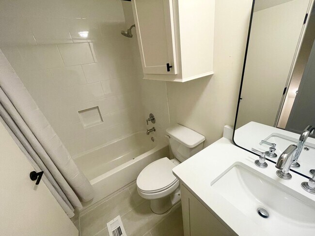 Building Photo - Beautiful 3 bed, 2.5 bath home for rent in the heart of Madison!
