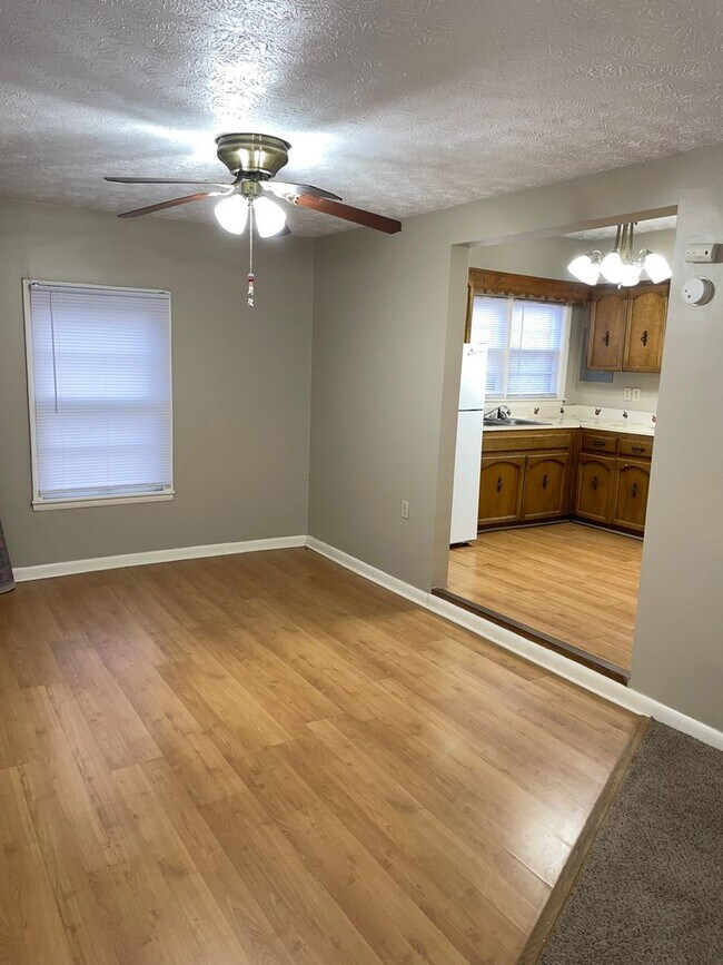 Building Photo - Evergreen Community