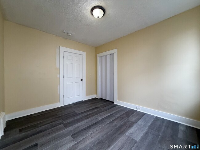 Building Photo - 330 Hollister St