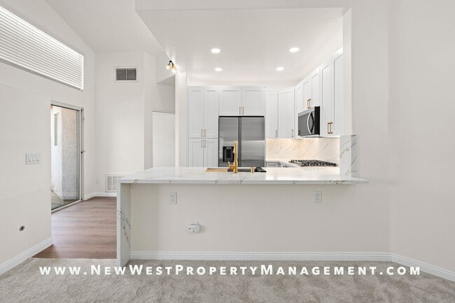 Building Photo - Newly renovated 2-bedroom UTC townhome in the coveted Andria of Renaissance at La Jolla community...