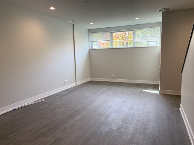 Building Photo - 3333 S Michigan Ave