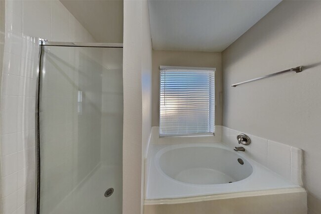 Building Photo - 20430 White Poplar Dr