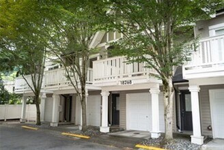 Building Photo - 2Bd/2.25Ba Redmond Townhouse