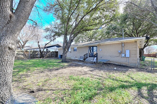 Building Photo - 7505 Deaver Dr