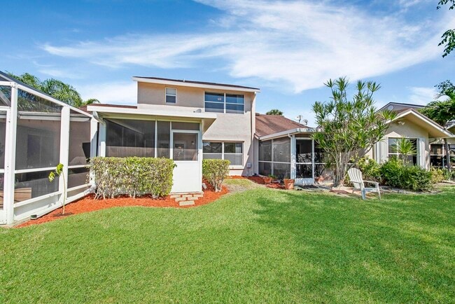 Building Photo - 1132 W Lakes Dr