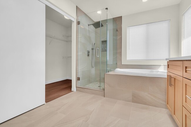 Building Photo - 6826 E Horizon Dr