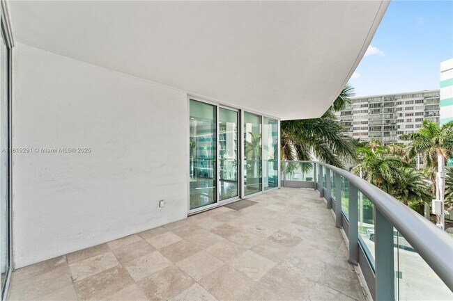 Building Photo - 1331 Brickell Bay Dr
