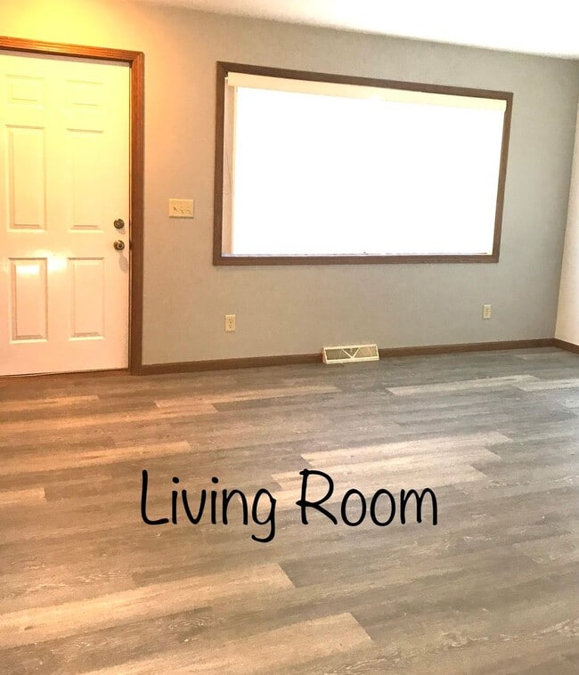 Building Photo - 3 Bedroom 2 Bathroom Townhouse in Neenah