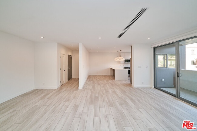 Building Photo - 145 S Maple Dr