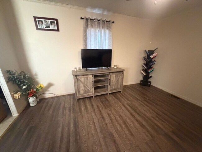 Building Photo - NEW RENTAL LISTING - NO HUD NO SECTION 8