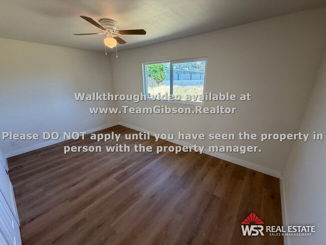 Building Photo - 3 Bedroom - 1 1/2 Bathroom Home on a Large Lot