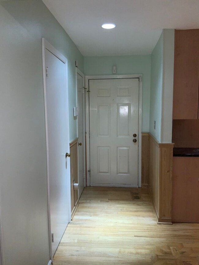 Building Photo - Beautiful 2BR 3.5BA updated town home located in the Saddle Ridge Community