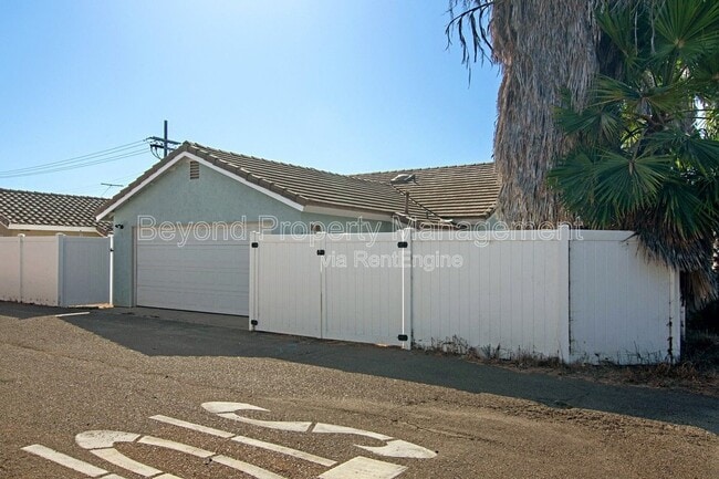 Building Photo - 903 Connecticut St