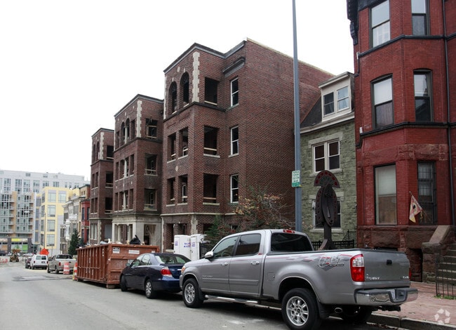 Building Photo - The Milestone On Belmont