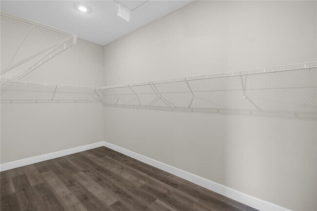 Building Photo - 13162 McMillan Dr