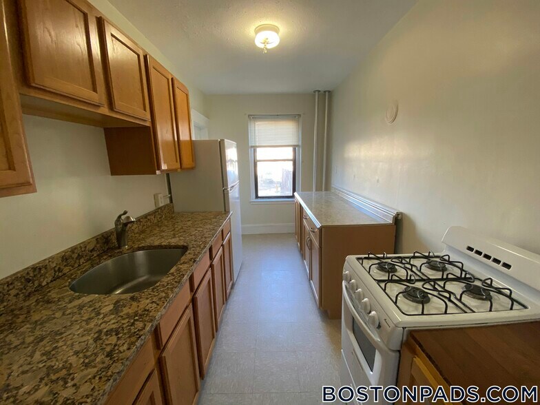 Building Photo - 349 Pleasant St