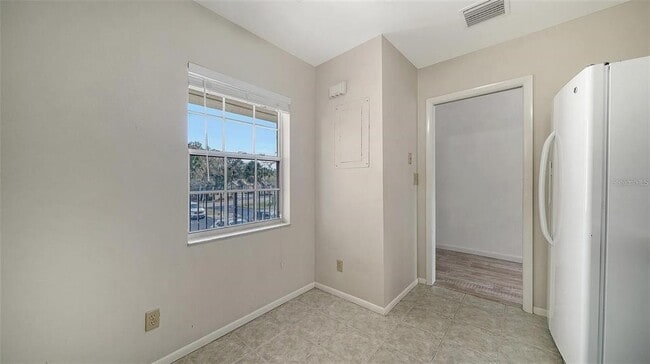 Building Photo - 7880 Palm Aire Ln