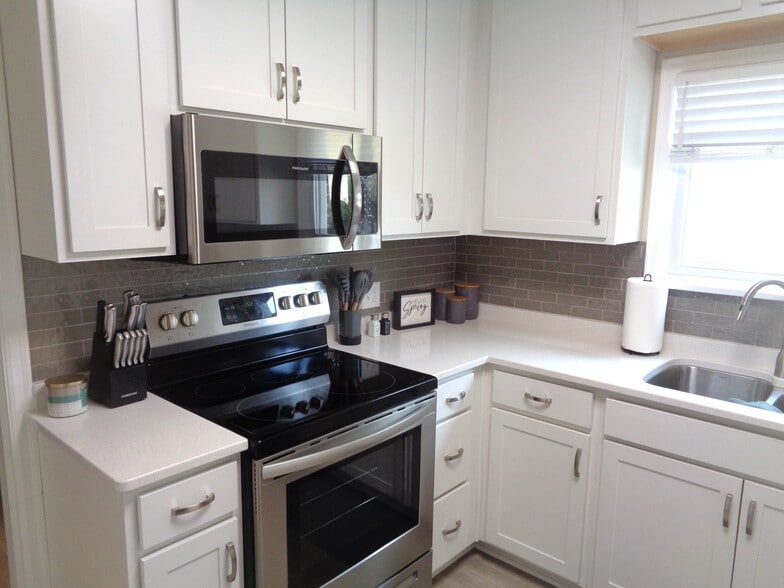 Kitchen - 615 S 38th St