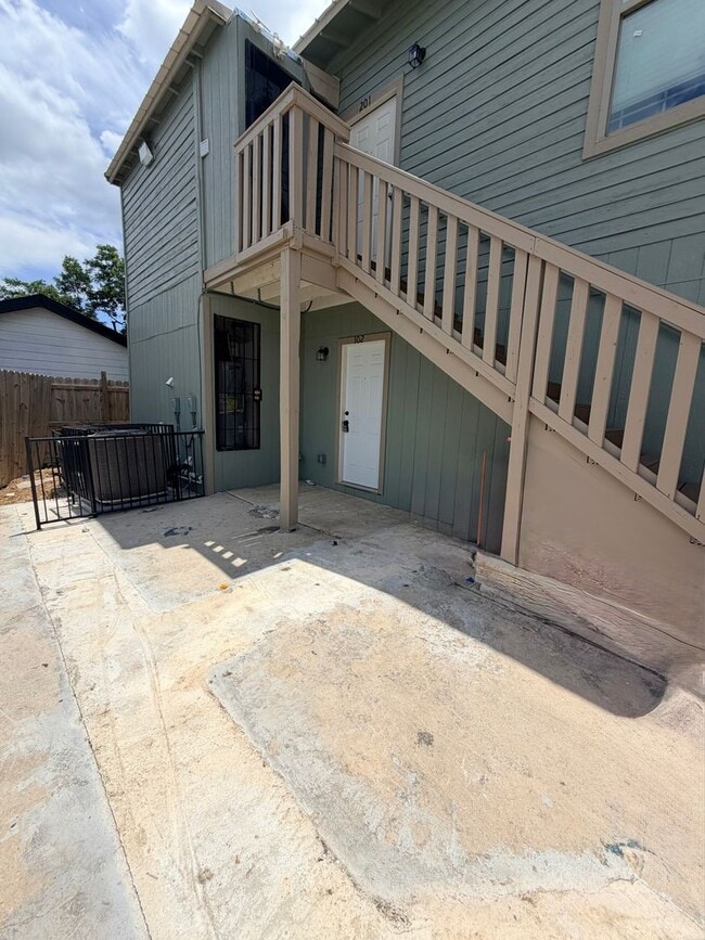 Building Photo - 108 Beatrice Ave