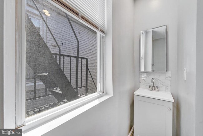 Building Photo - 319 E 22nd St