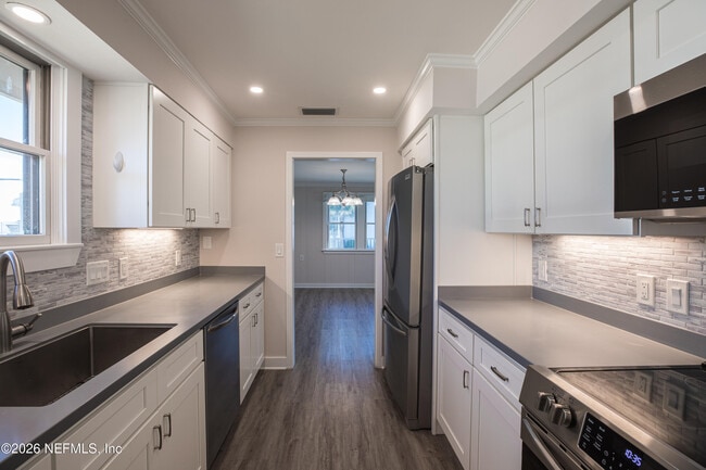 Building Photo - 2008 Ocean Dr S