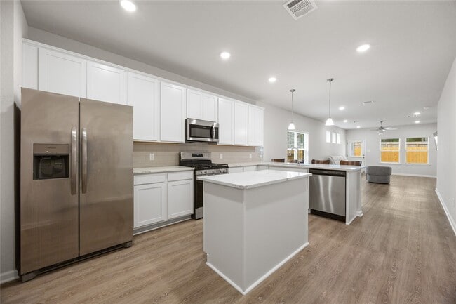 Building Photo - 10216 Badger Run Ln