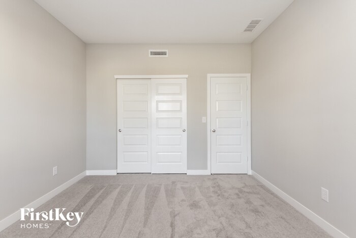 Building Photo - 2323 S Carlota Dr
