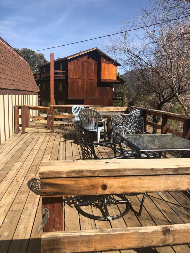 Building Photo - QUAINT CABIN IN A GREAT LOCATION!!